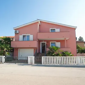 Apartment Maric With Parking, Umag