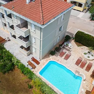  Apartament And Degra